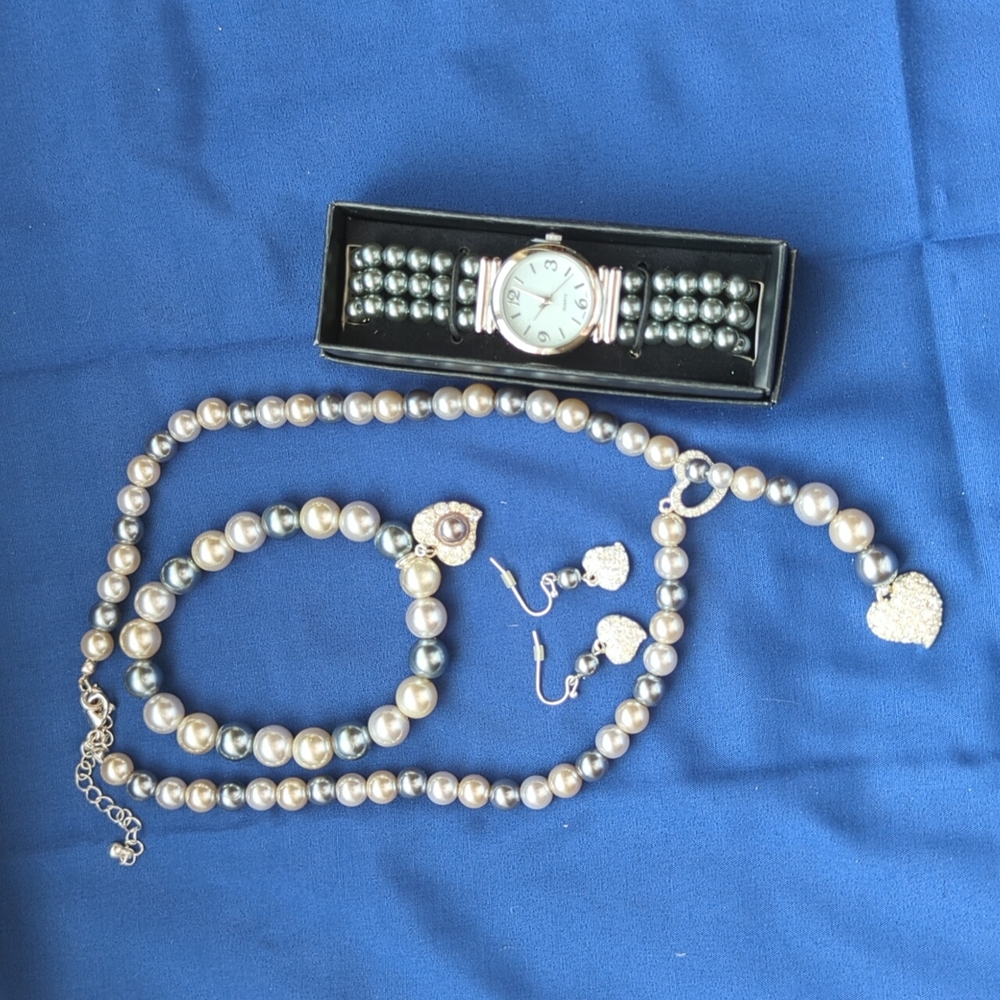 Avon Jewelry Set